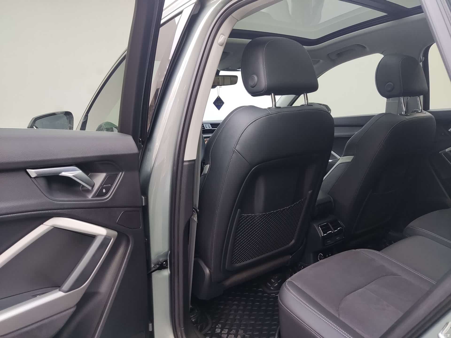 Audi Q3, 2022 11