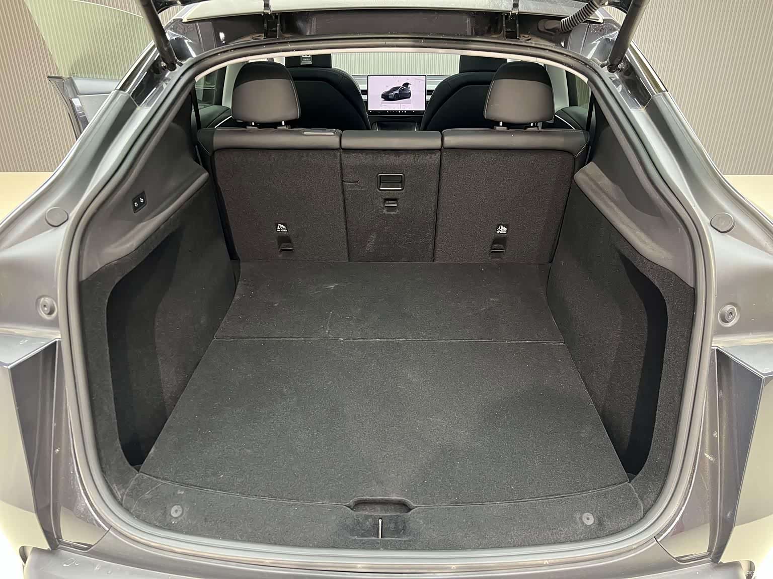 Tesla Model Y, 2025 13