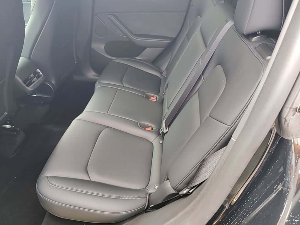 Tesla Model Y, 2024 17