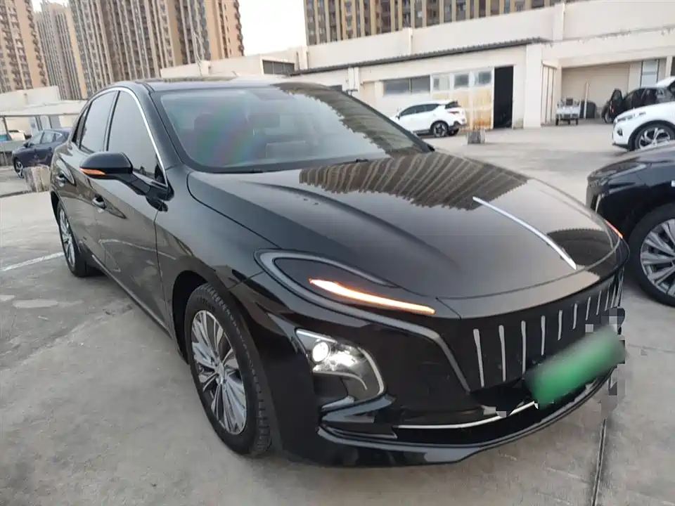 Hongqi E-QM5