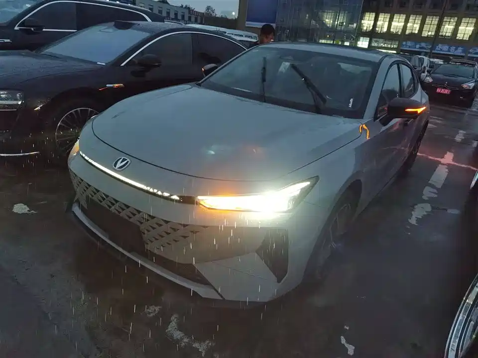 Changan UNI-V Smart iDD