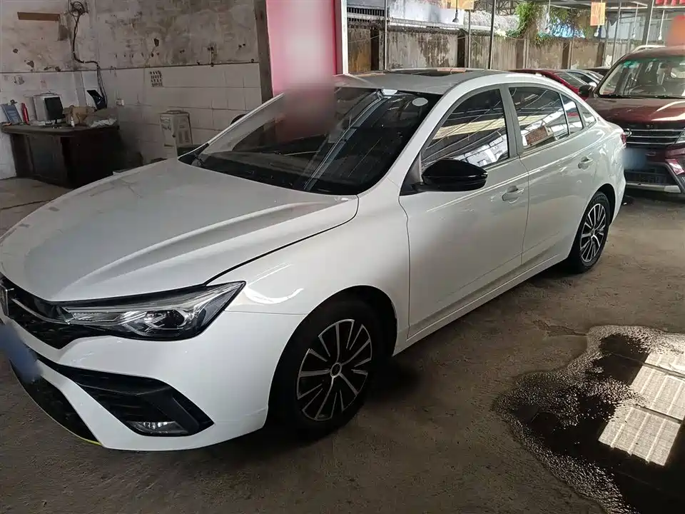 Roewe i5