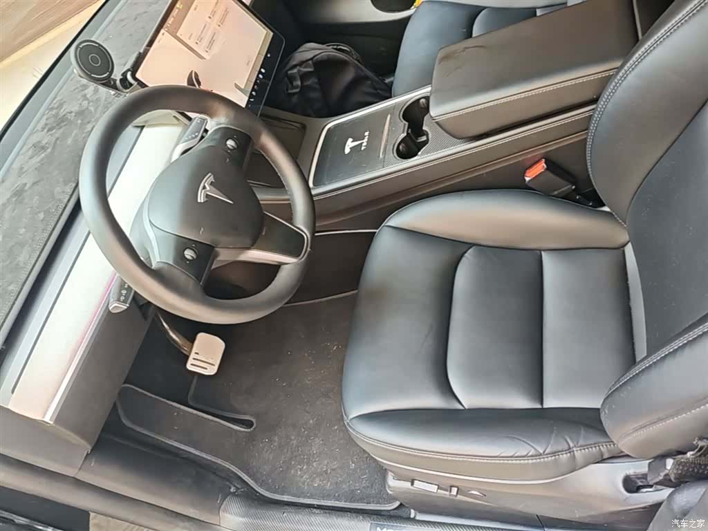 Tesla Model Y, 2024 16