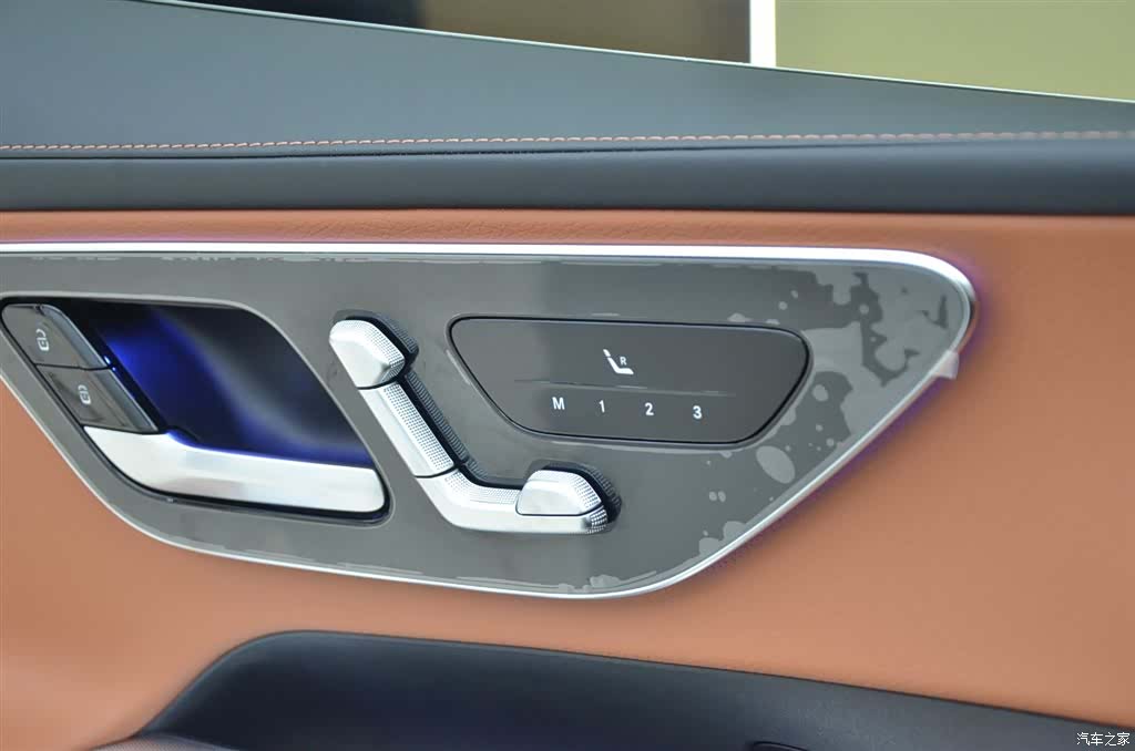 Mercedes-Benz GLC, 2025 11