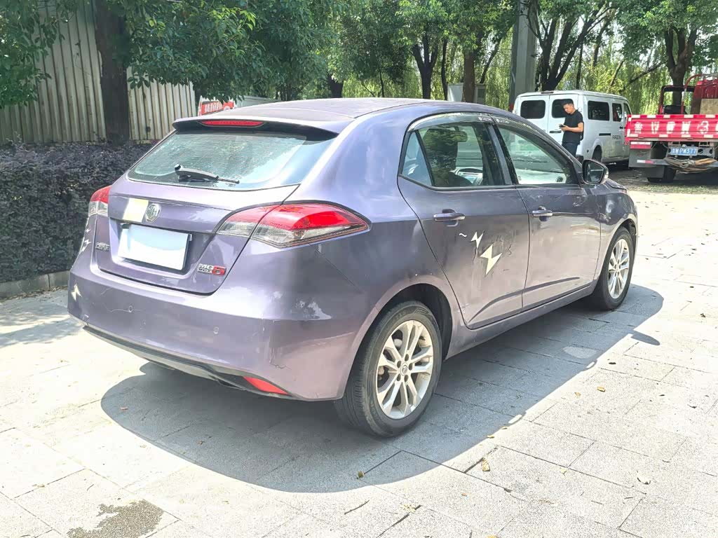 MG MG5, 2012 9