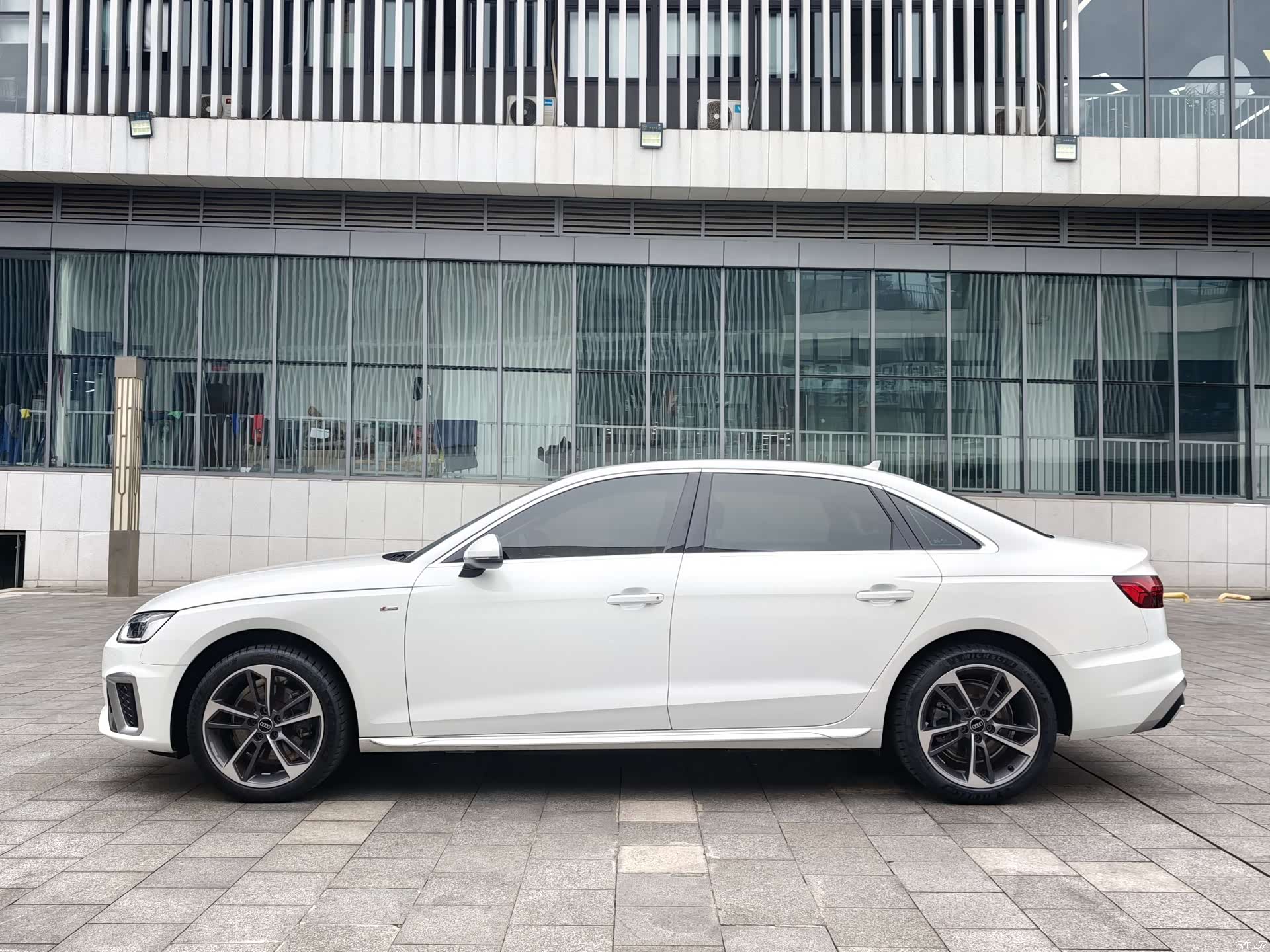 Audi A4L, 2025 3