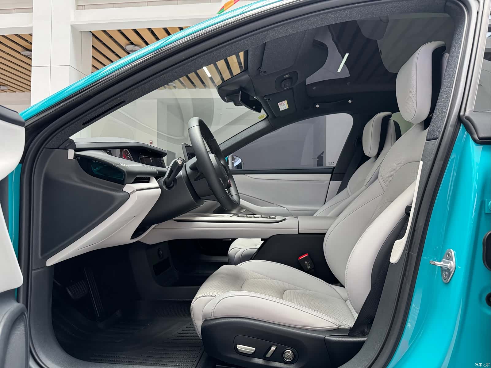 Xiaomi SU7, 2024 10