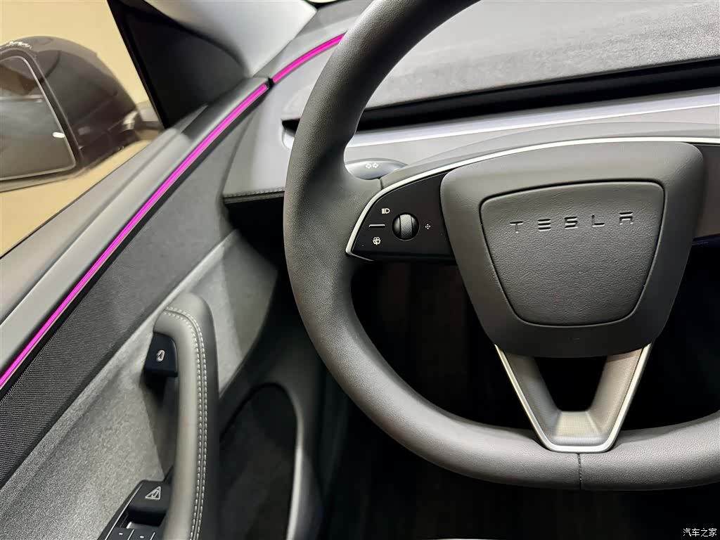 Tesla Model Y, 2025 23