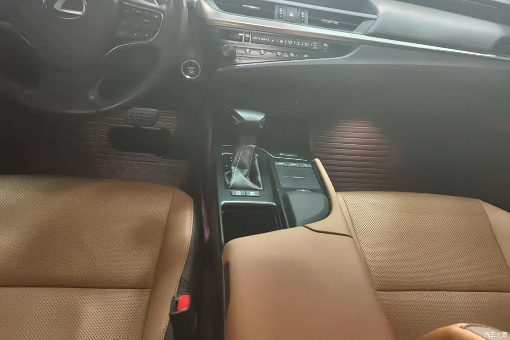 Lexus ES, 2019 16