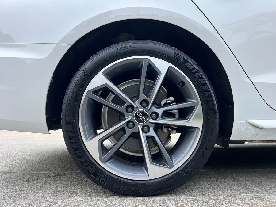 Audi A4L 2024, фото 13