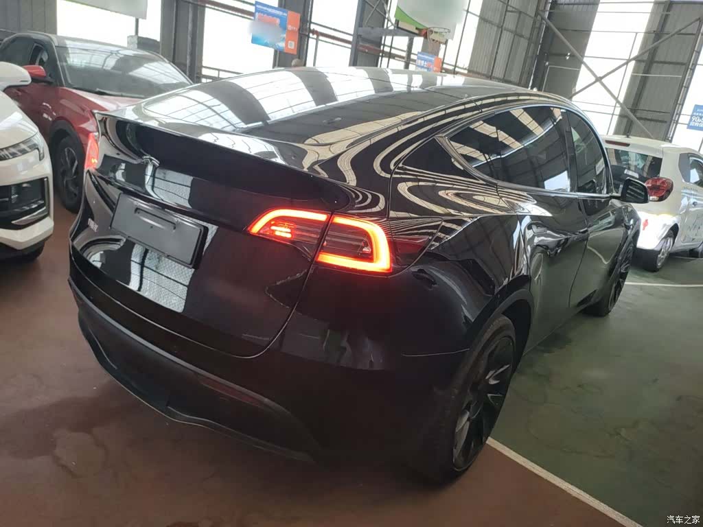 Tesla Model Y, 2021 все фото