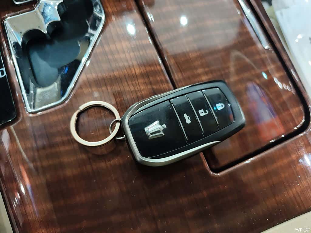 Toyota Crown, 2017 17