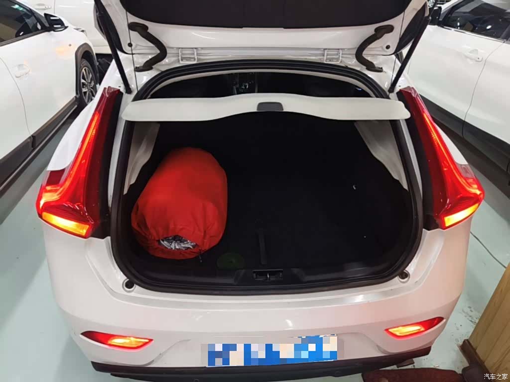 Volvo V40, 2014 15