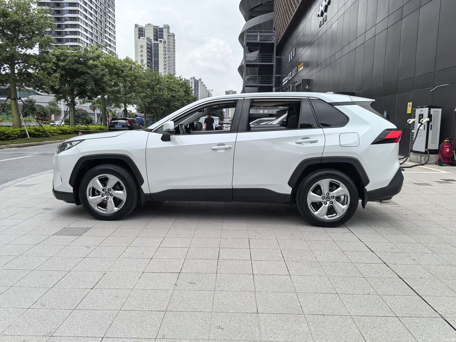 Toyota RAV4, 2021 4