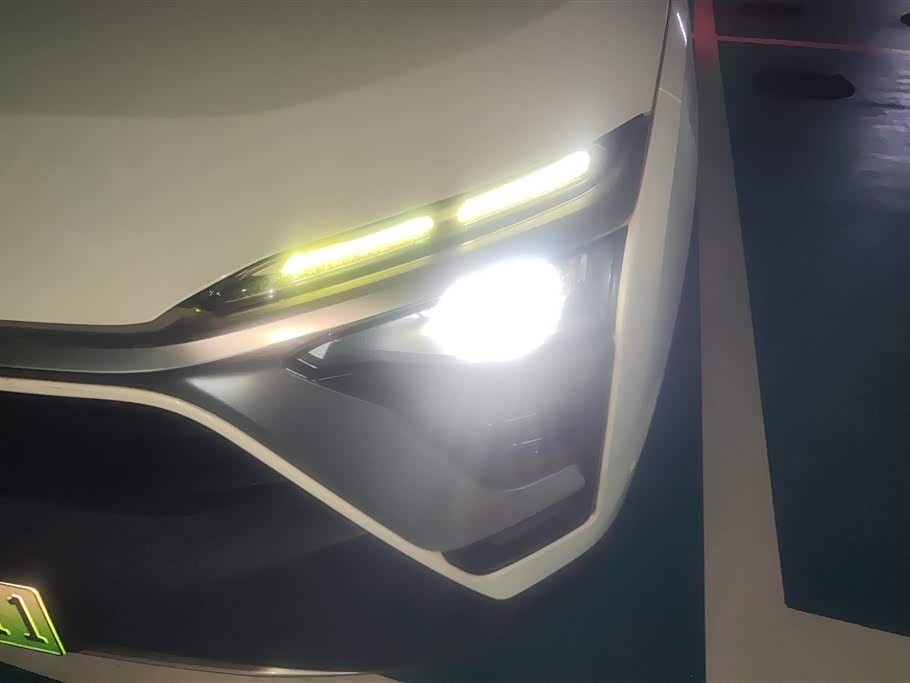NIO ES8