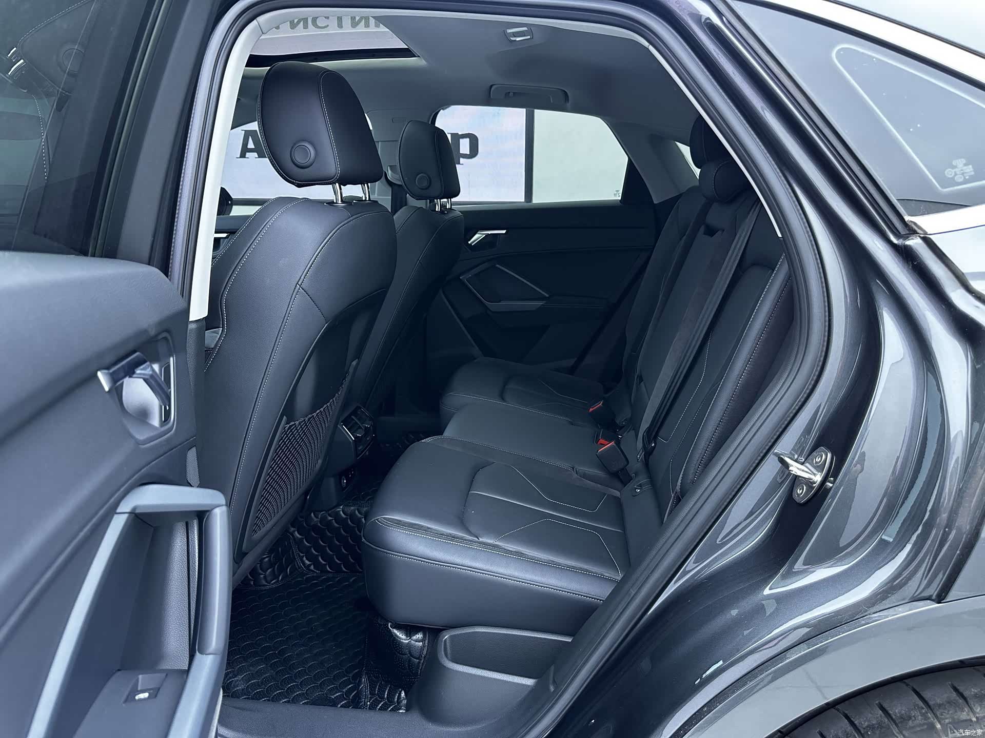 Audi Q3, 2022 все фото
