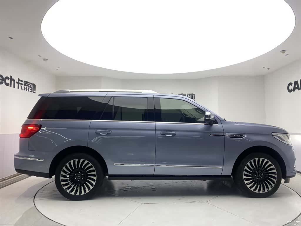 Lincoln Navigator, 2023 4