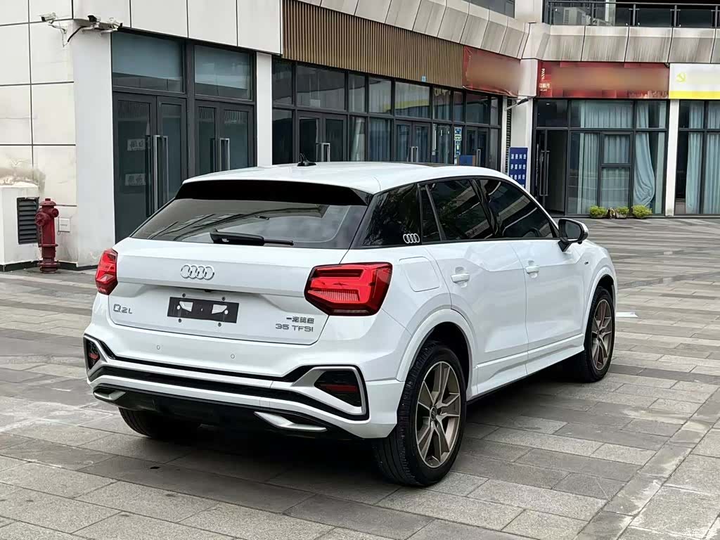 Audi Q2L, 2024 все фото