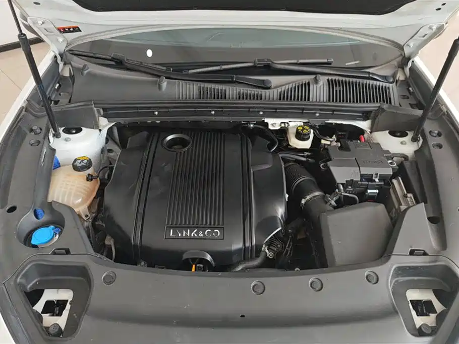 Lynk & Co 03