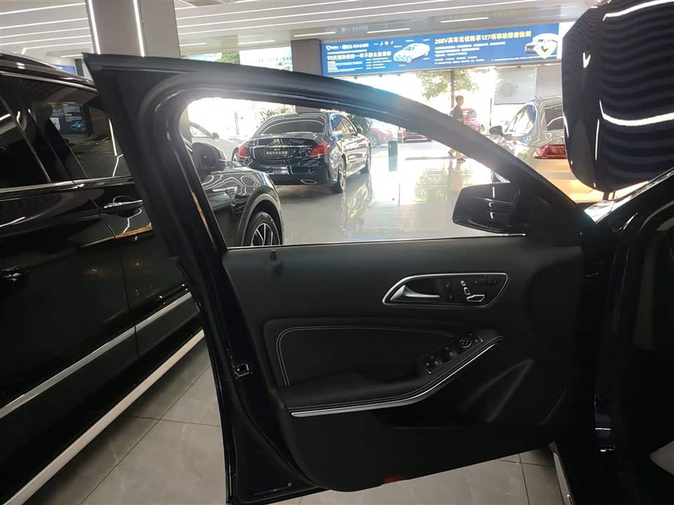 Mercedes-Benz GLA Mercedes-Benz GLA