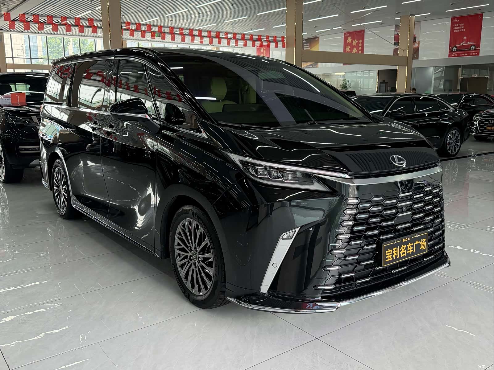 Lexus LM, 2026 3