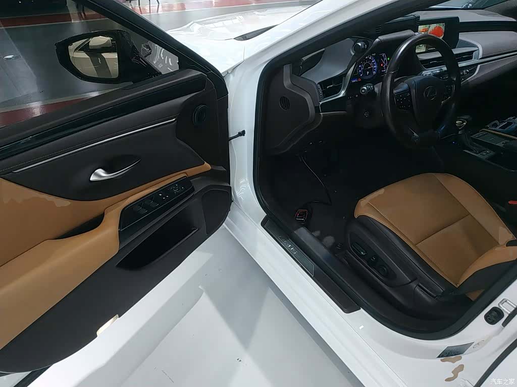 Lexus ES, 2019 12