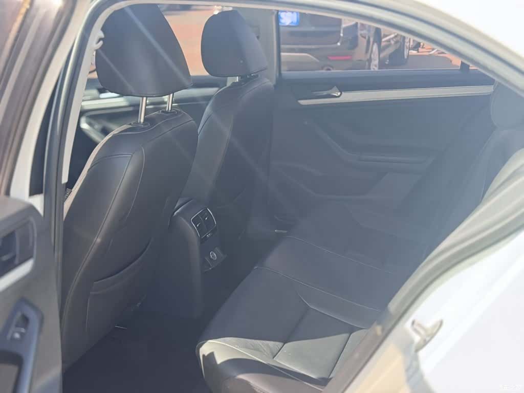 Volkswagen Sagitar, 2016 8