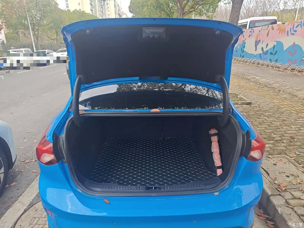 Ford Focus, 2023 10