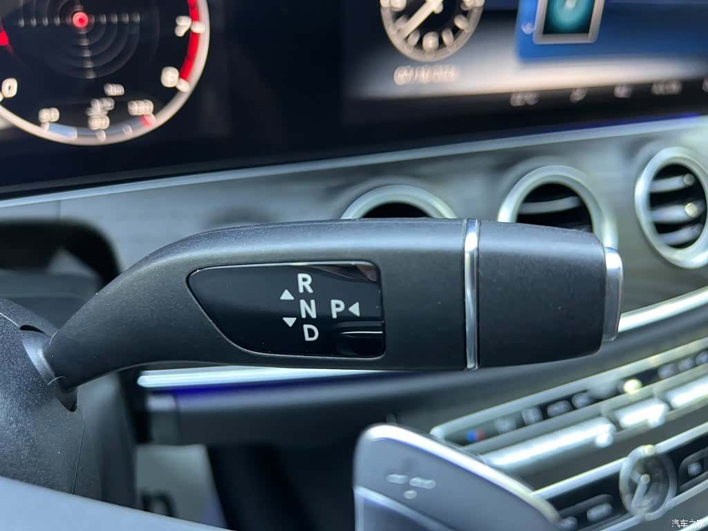 Mercedes-Benz E-Class, 2019 13