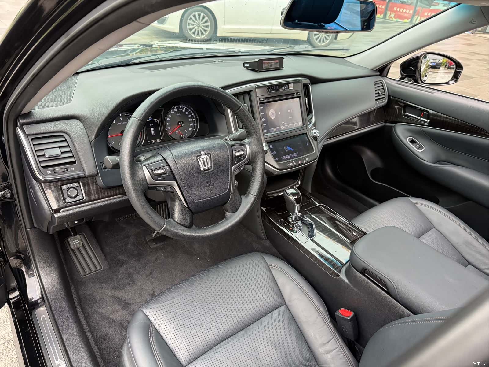 Toyota Crown, 2017 9