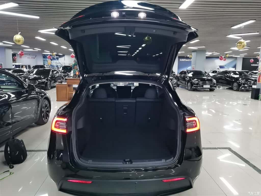 Tesla Model Y, 2022 18