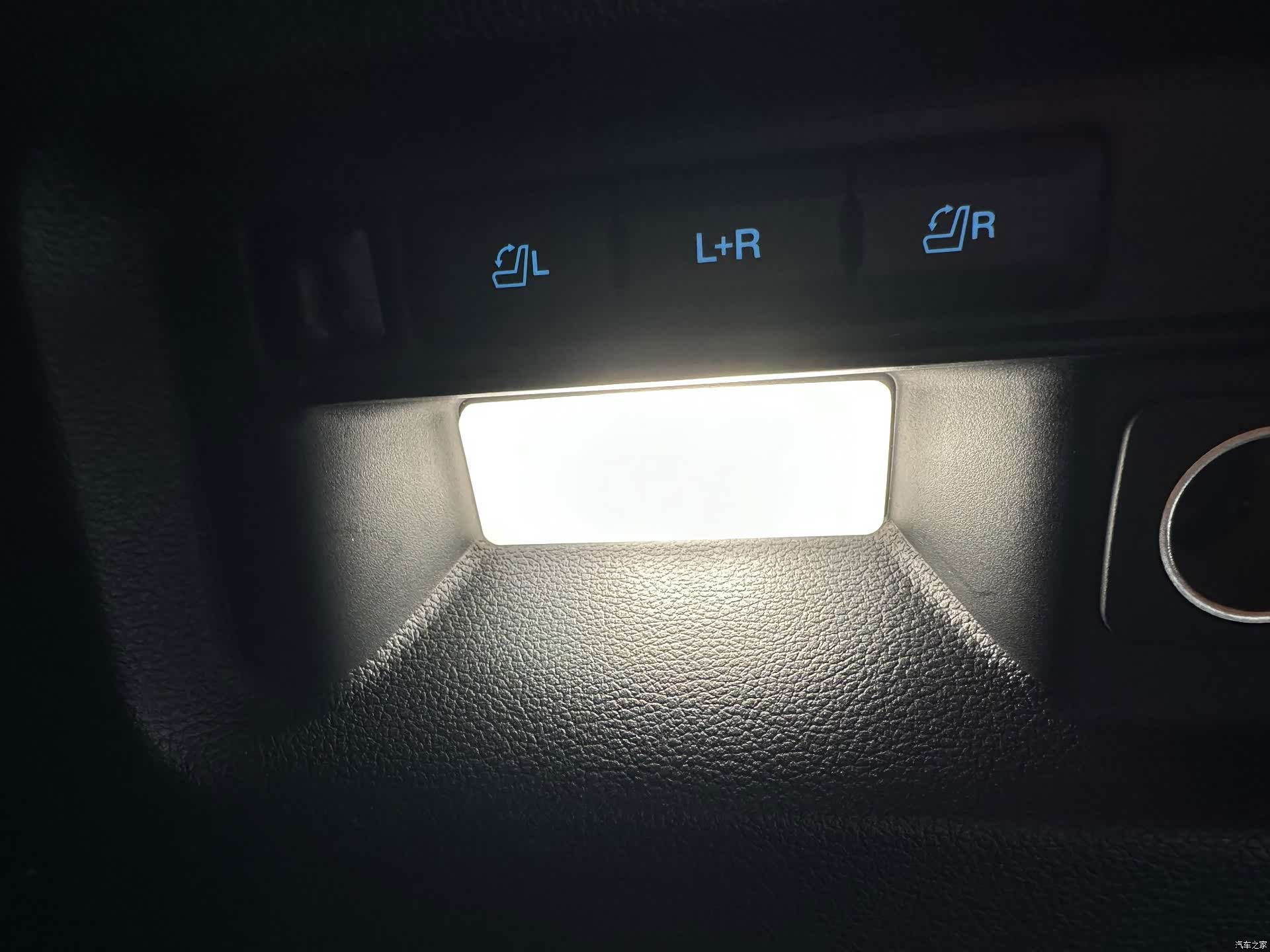 Ford Explorer, 2023 17