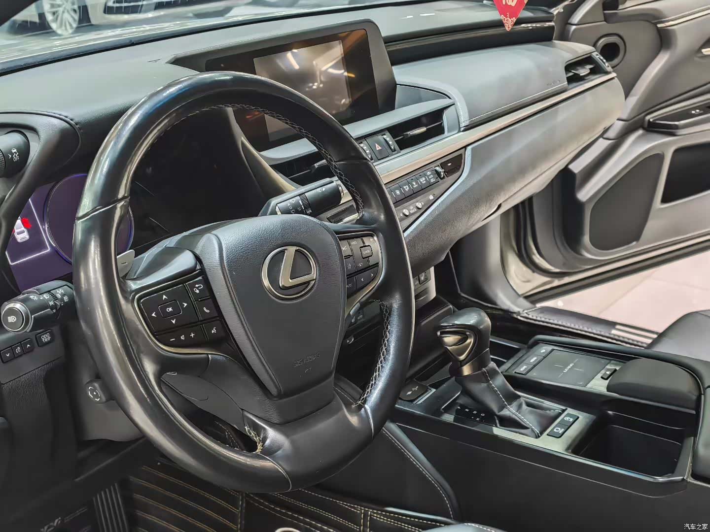 Lexus ES, 2020 9