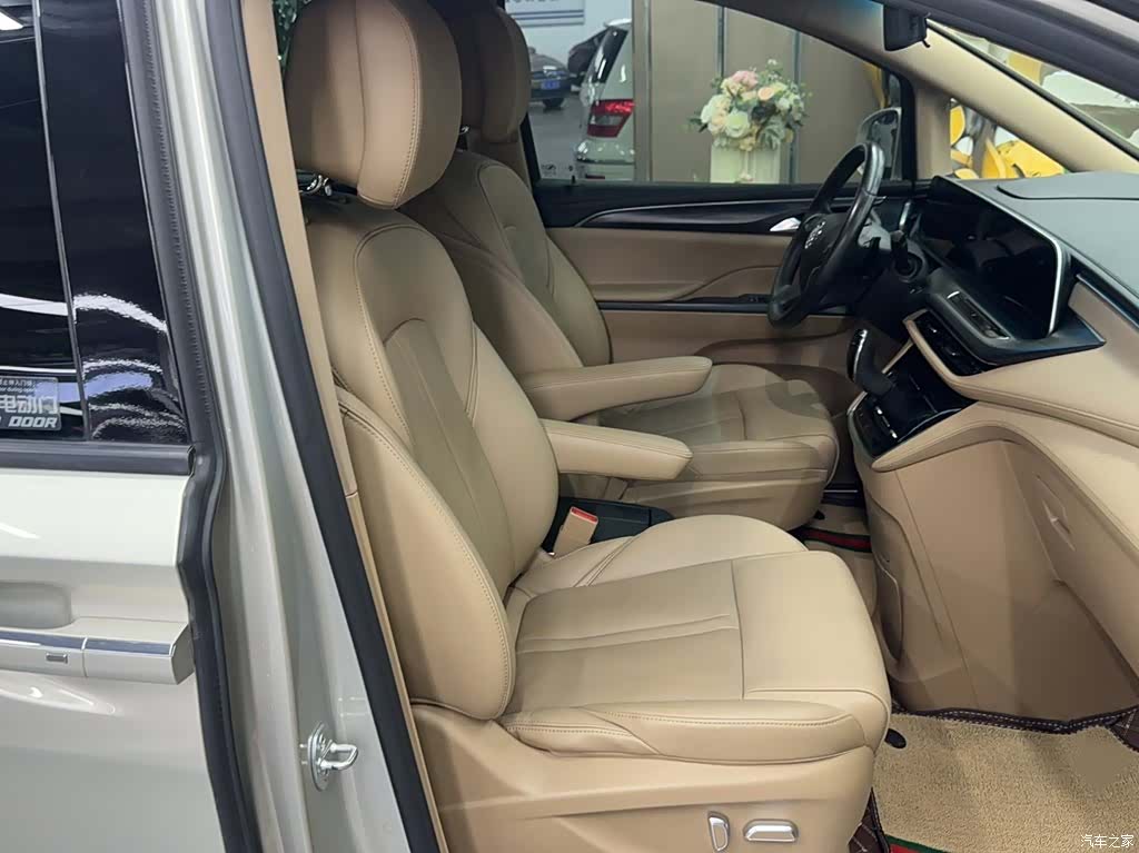 Buick GL8, 2021 3