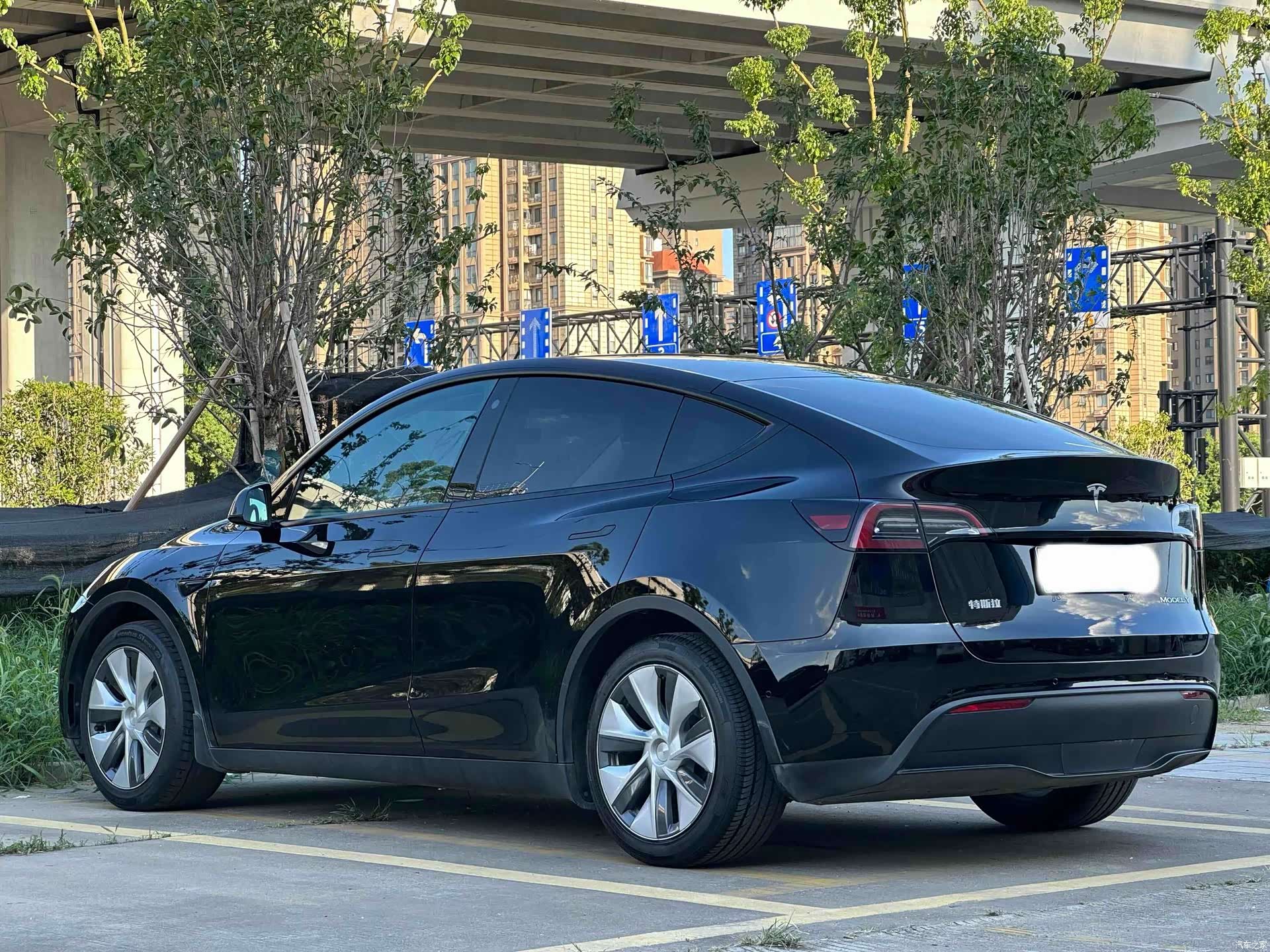 Tesla Model Y, 2022 18