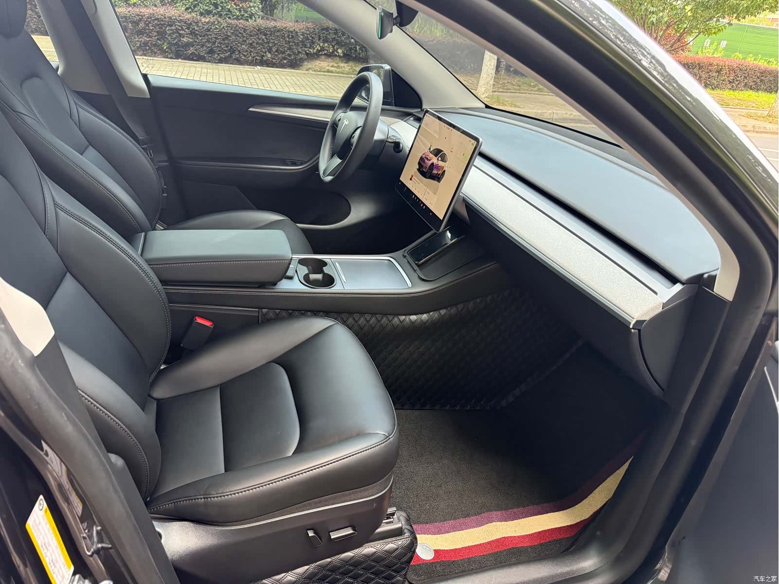 Tesla Model Y, 2024 8