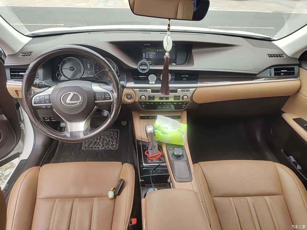 Lexus ES, 2017 13