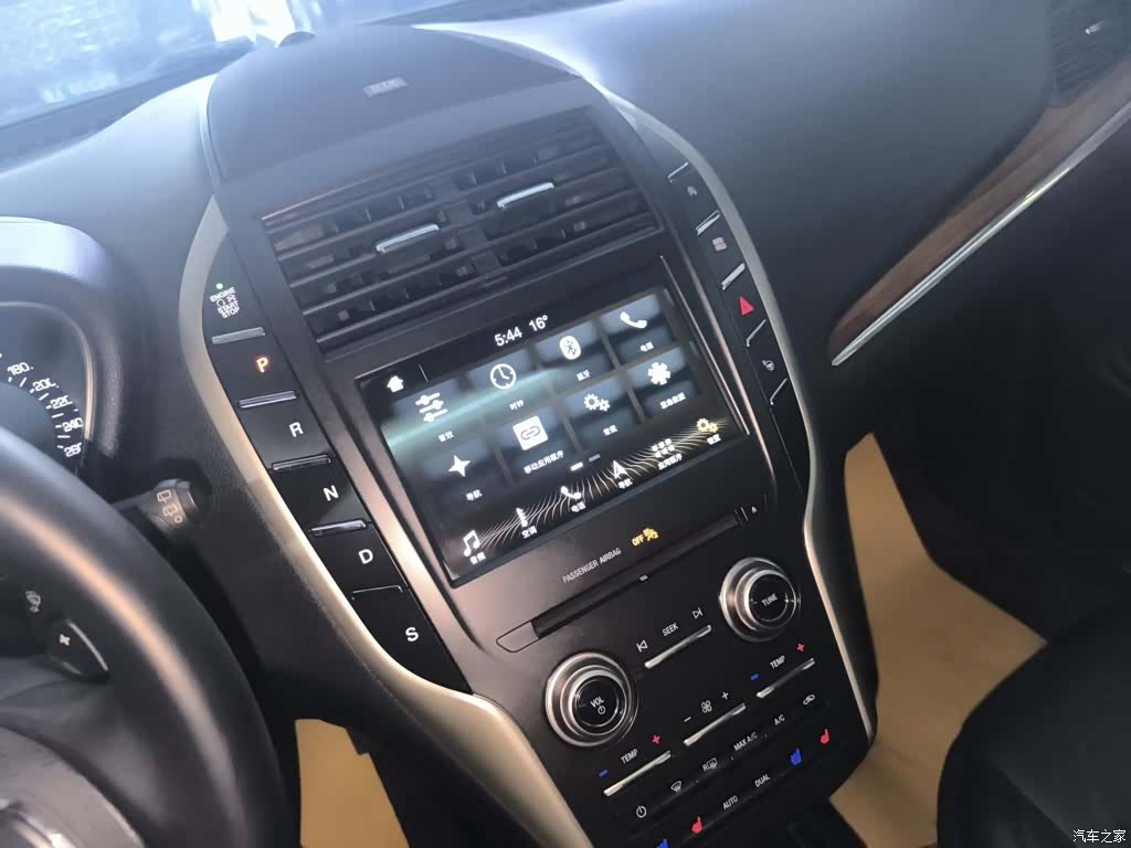 Lincoln MKC, 2018 13