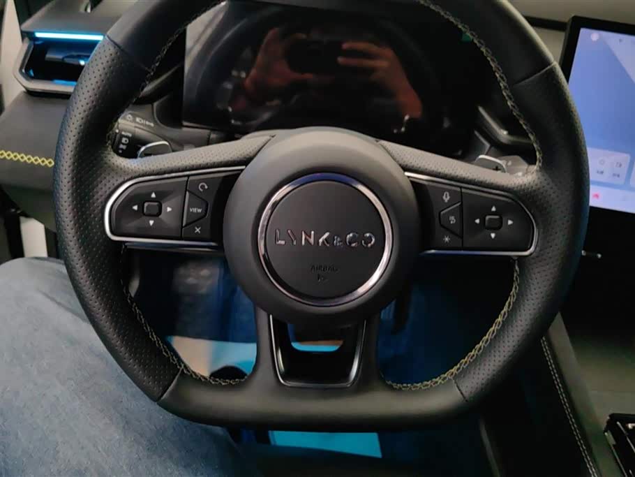 Lynk & Co 03 Lynk & Co 03