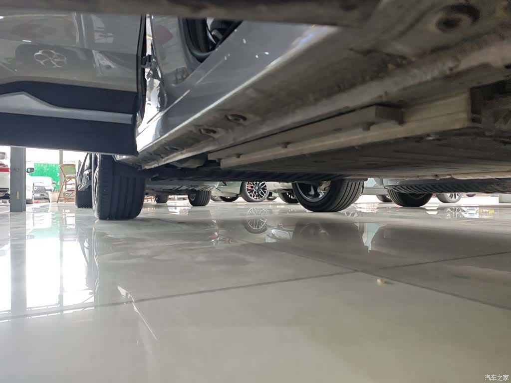 Geely Galaxy L7, 2024 17
