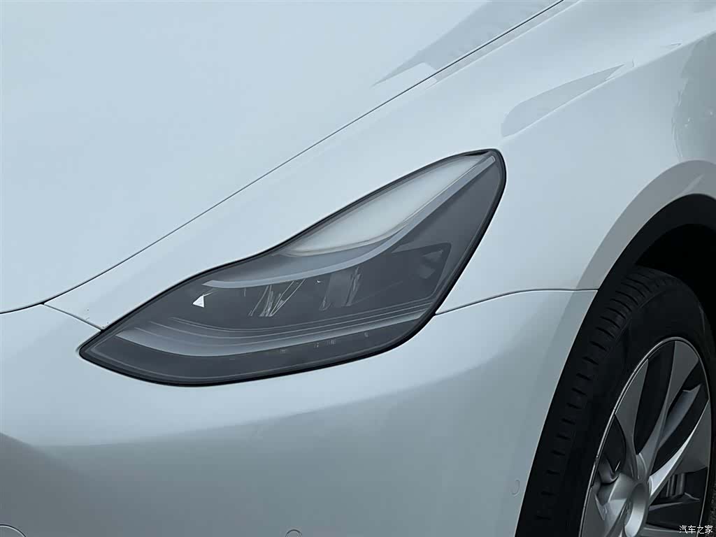 Tesla Model Y, 2022 4