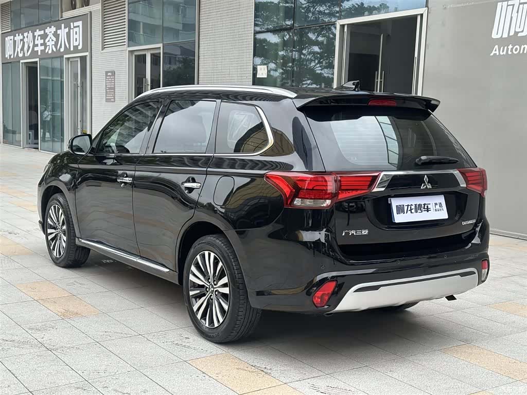 Mitsubishi Outlander, 2022 13