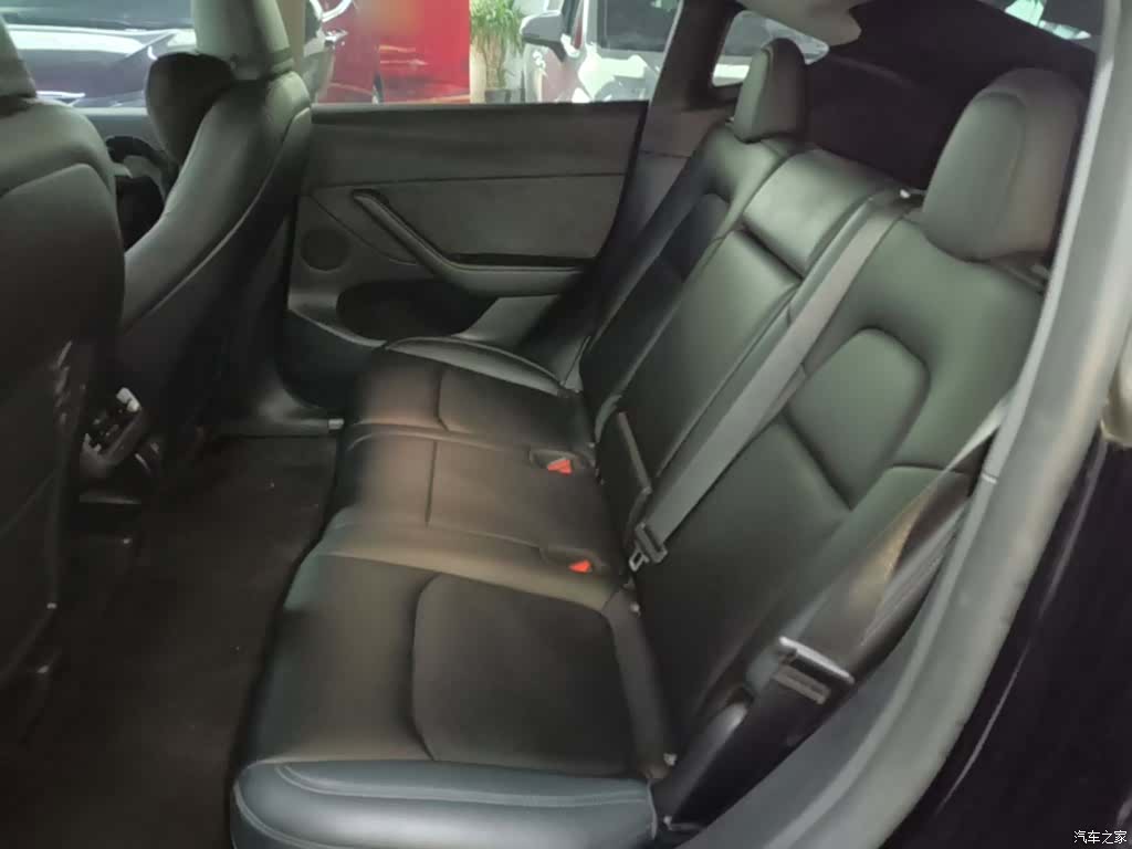Tesla Model Y, 2023 17