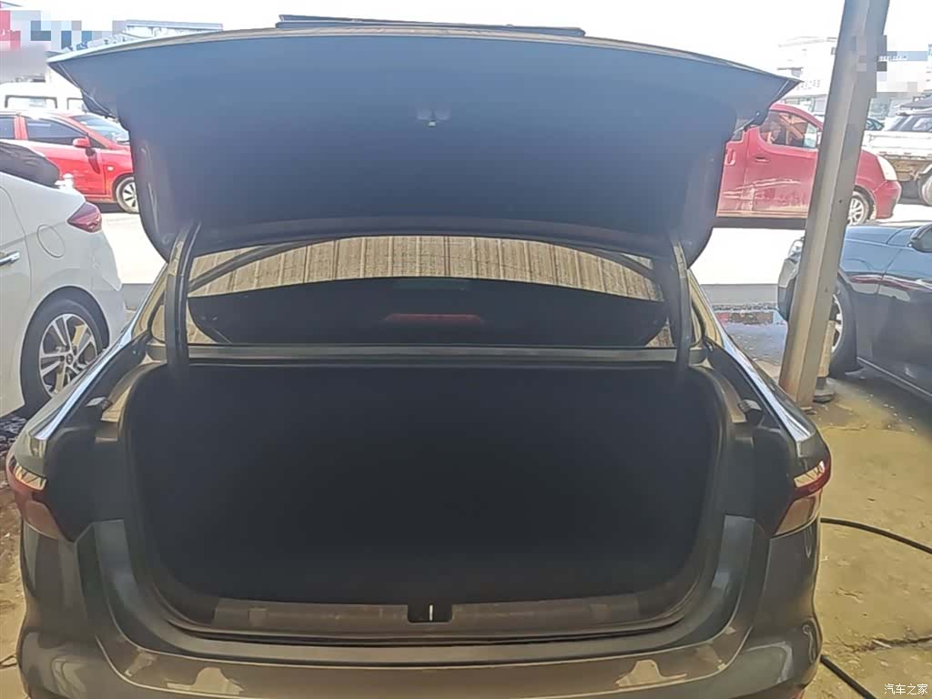 Geely Emgrand, 2023 19