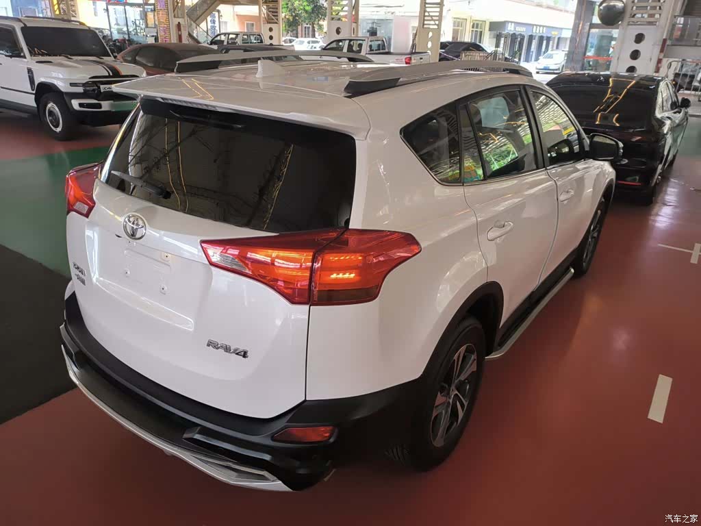 Toyota RAV4, 2015 все фото