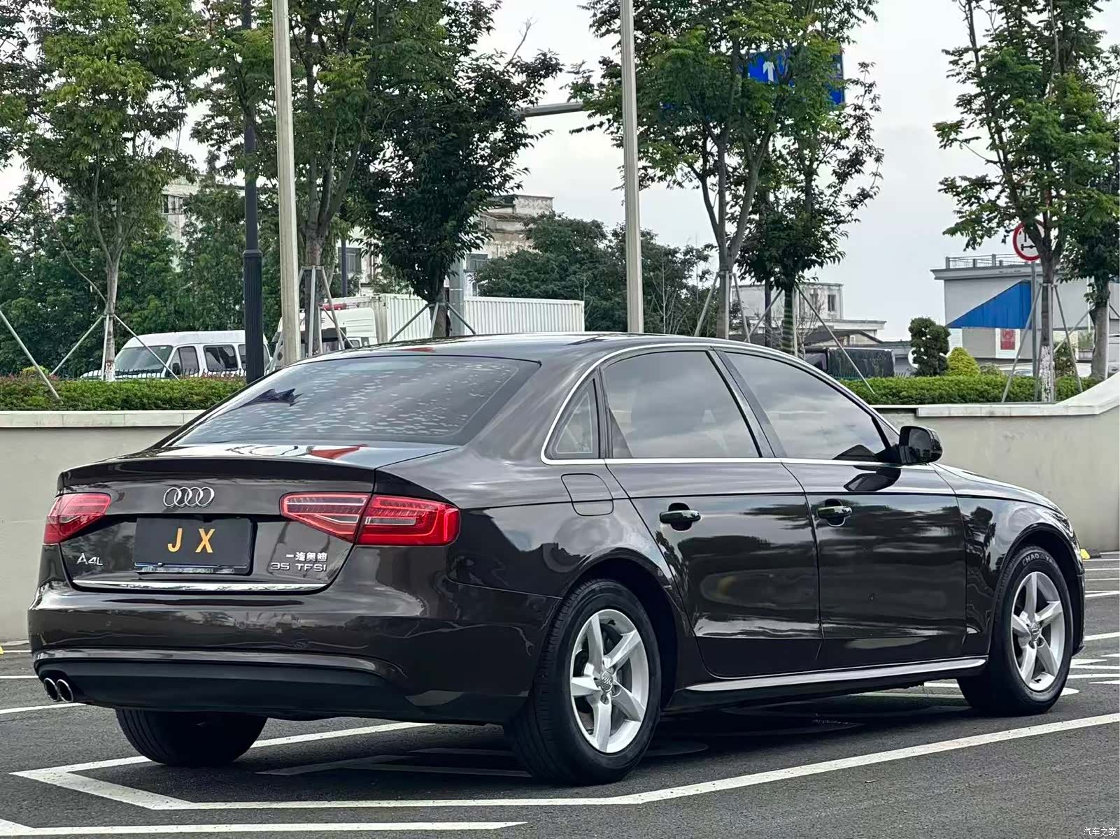 Audi A4L, 2015 11