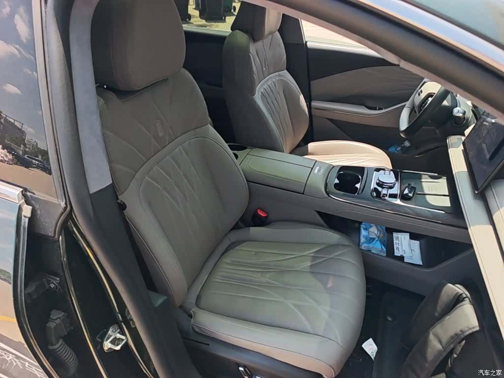 Geely 8, 2025 25