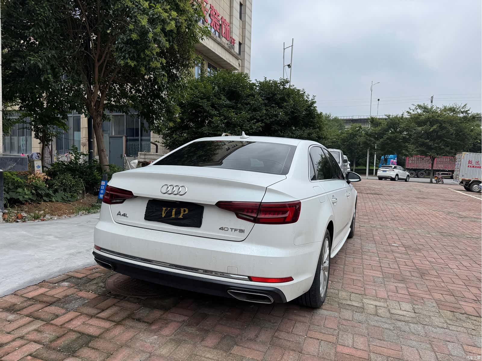 Audi A4L, 2019 все фото