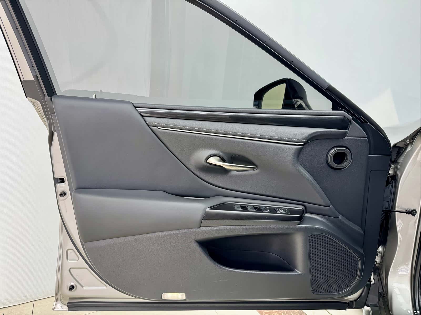 Lexus ES, 2020 7