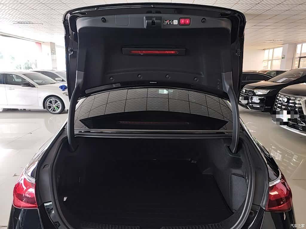 Mercedes-Benz E-Class, 2025 19